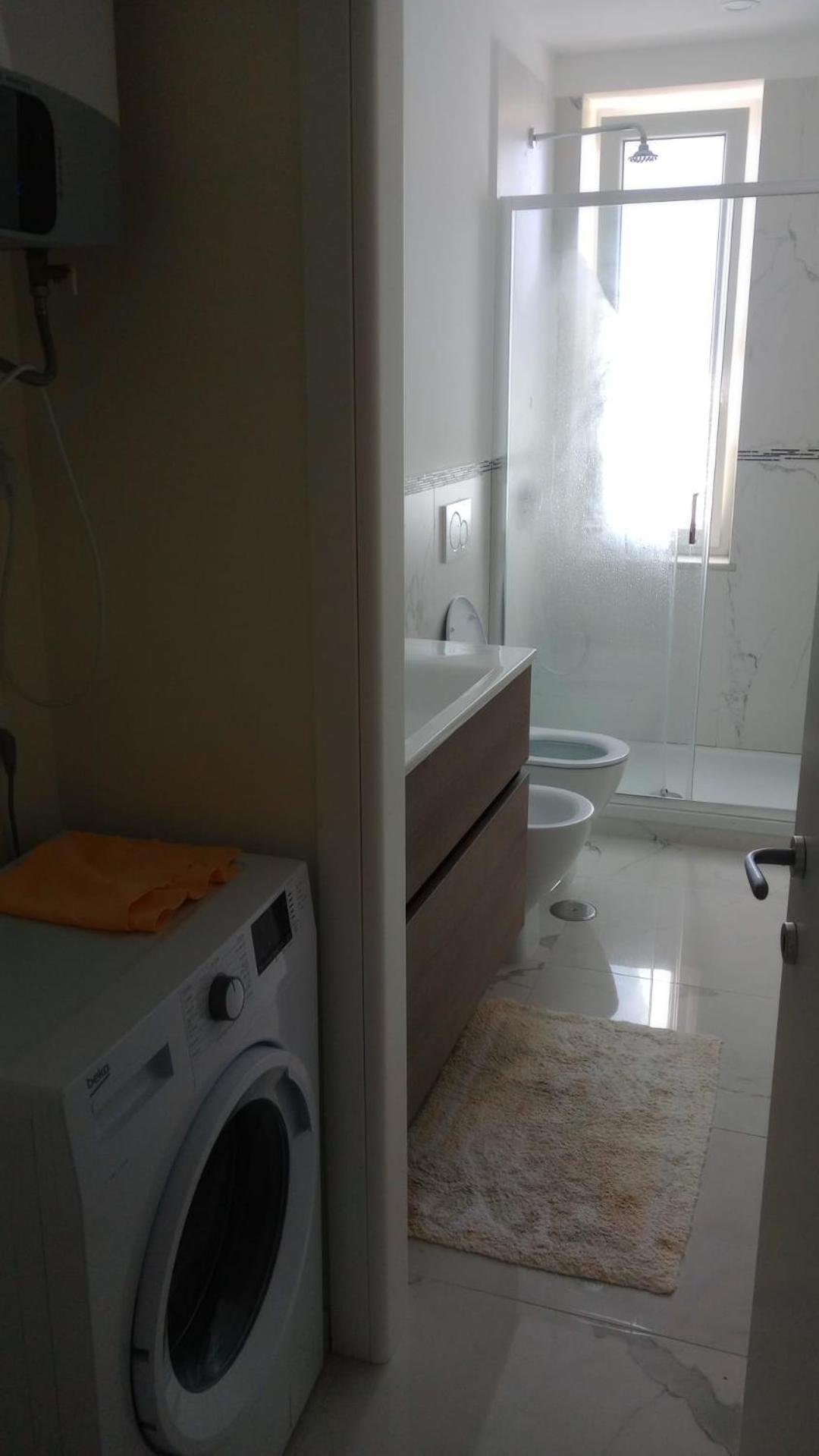 White And Grey Apartment Levanto Luaran gambar