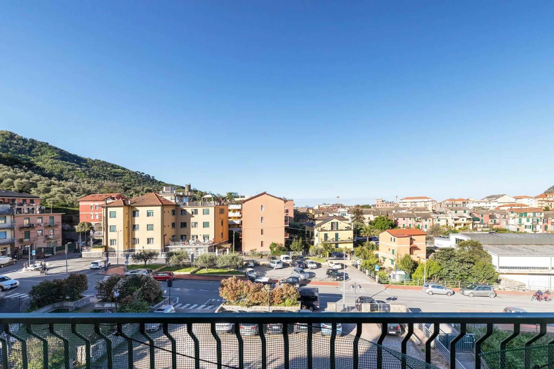White And Grey Apartment Levanto Luaran gambar
